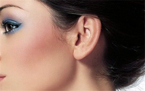耳垂厚的人有福气吗？有这样耳朵的人不富贵都难